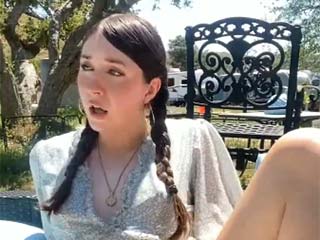 Masturbation En Public Par Une Trannie Tout Mignonne